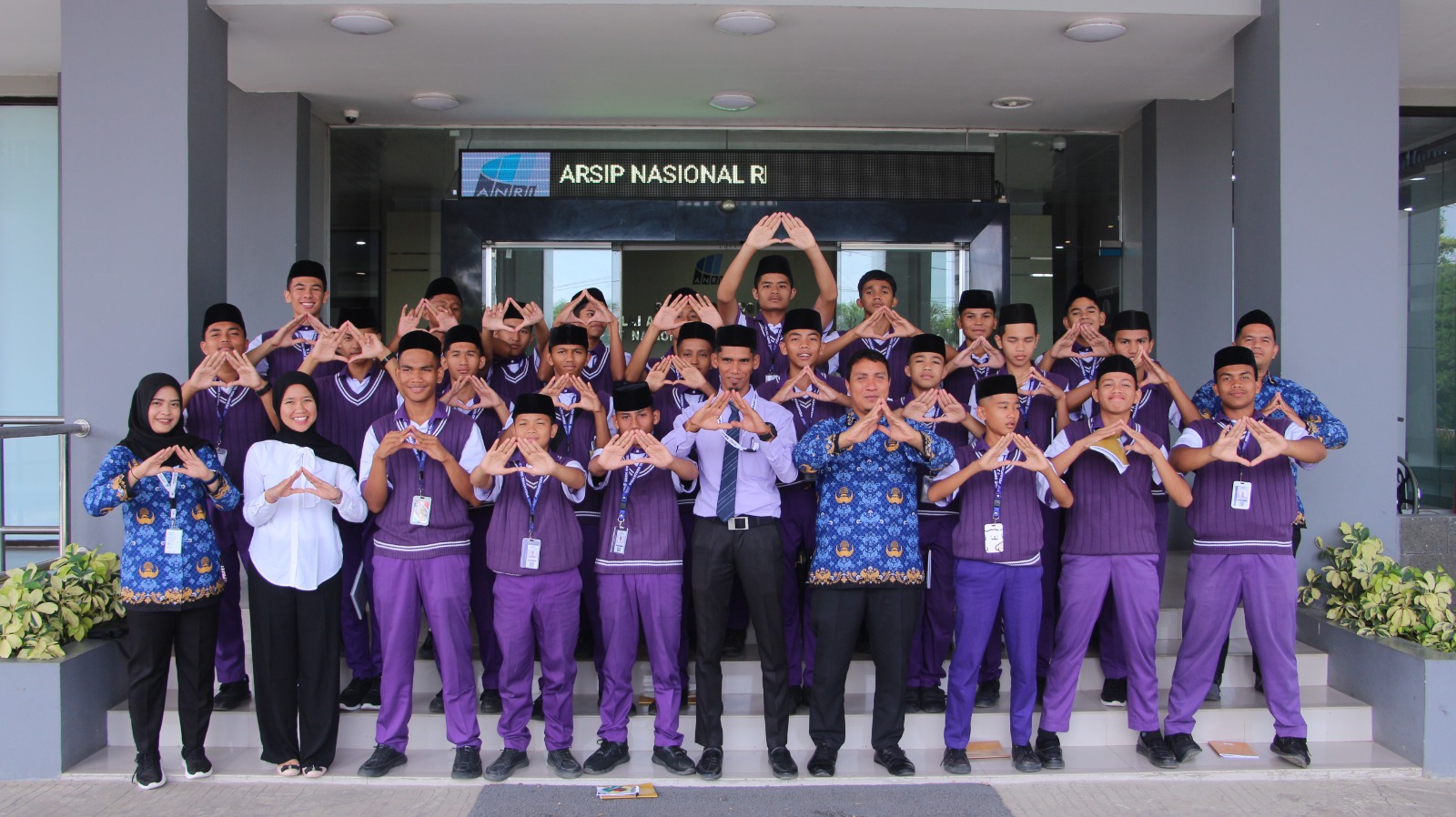 BAST ANRI Berikan Edukasi Tsunami dan Kearsipan kepada Siswa SMK DKV MBSBS selama Lima Hari